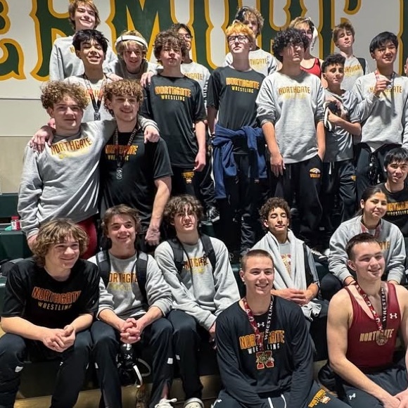 NORTHGATE HIGH SCHOOL MEN WRESTLING BRONCOS TEAM T SHIRT UNIFORM WRESTLER JOCK L - Picture 1 of 16